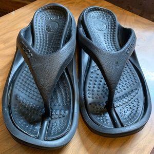Unisex black Crocs sandals